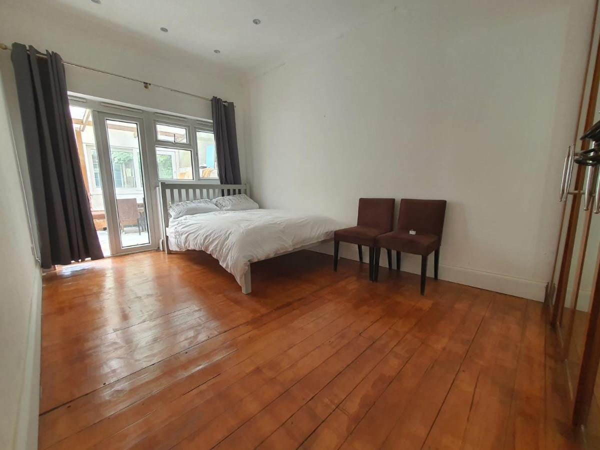 Private Room- Direct Travel Central/ Heathrow Londres Exterior foto