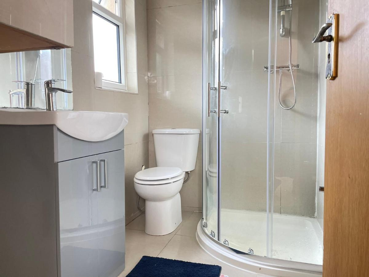 Private Room- Direct Travel Central/ Heathrow Londres Exterior foto