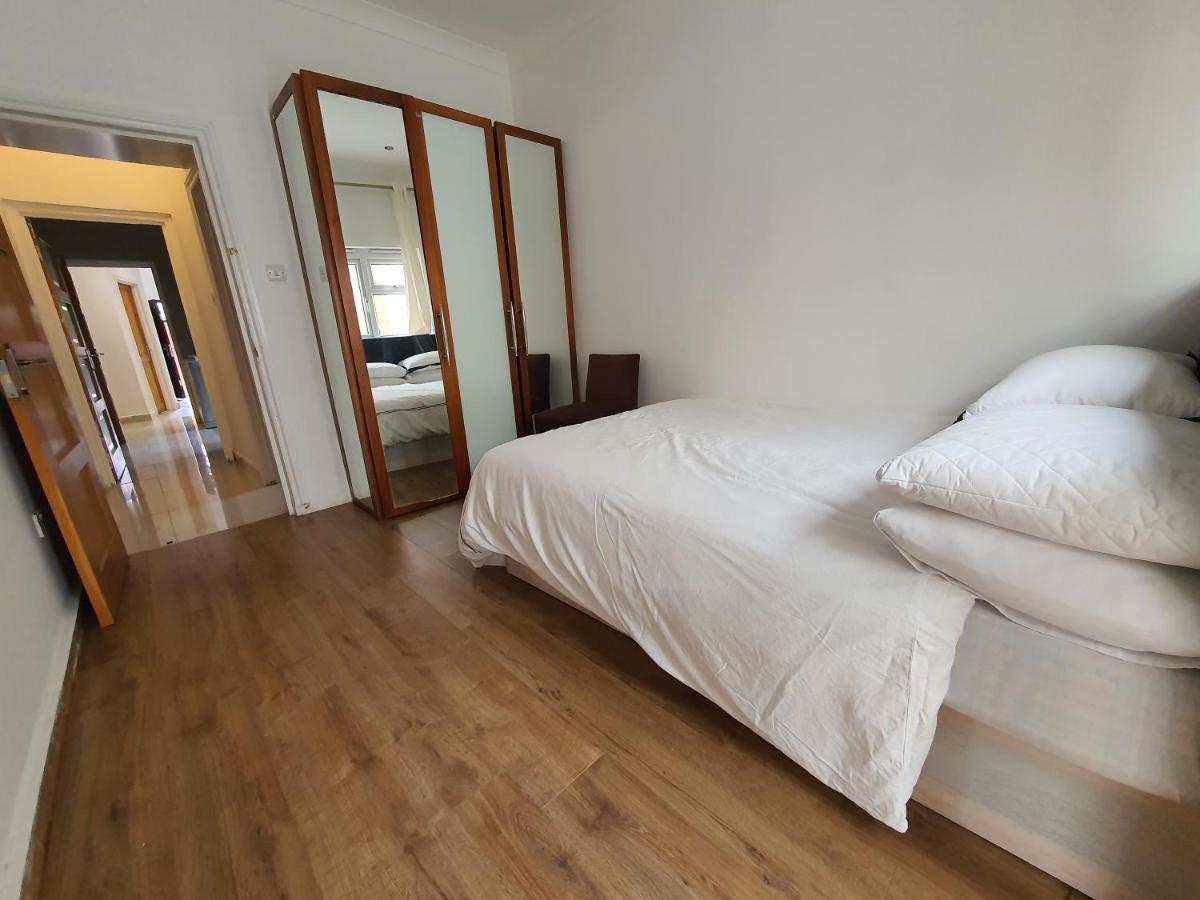 Private Room- Direct Travel Central/ Heathrow Londres Exterior foto