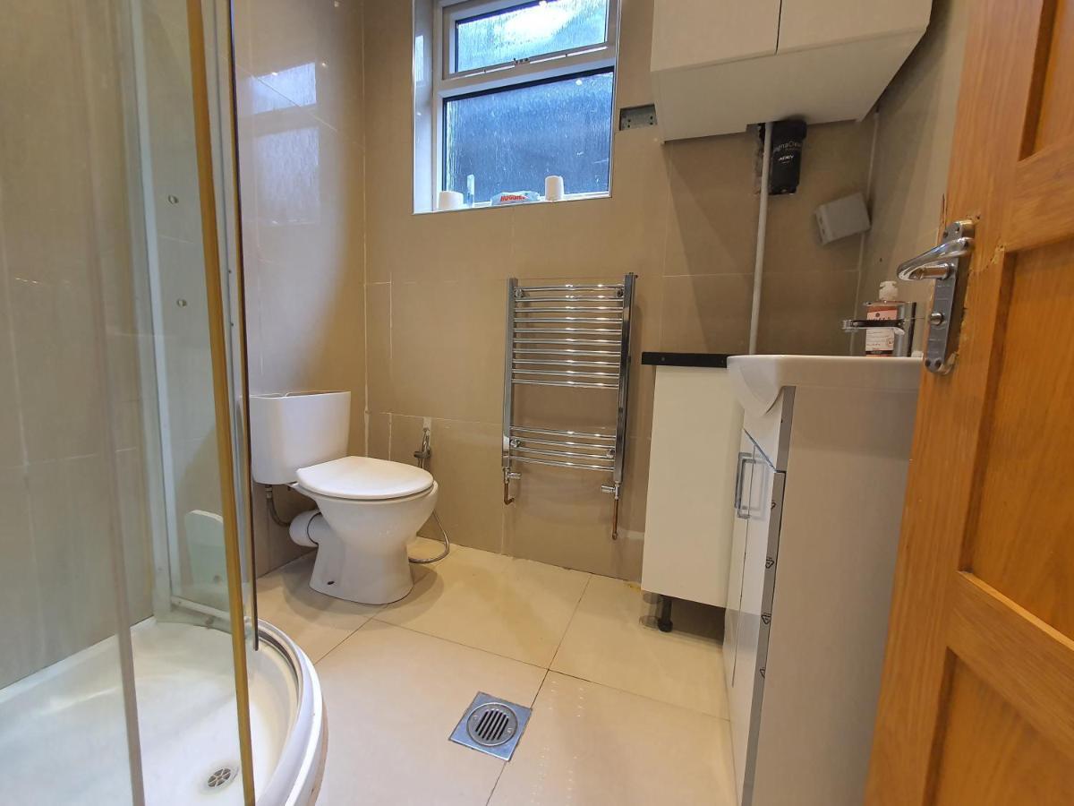 Private Room- Direct Travel Central/ Heathrow Londres Exterior foto