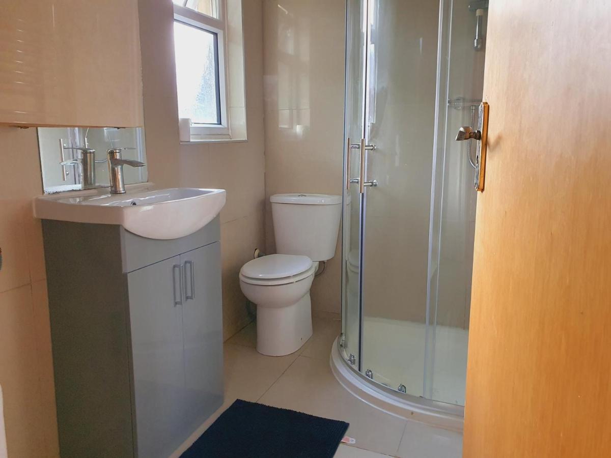 Private Room- Direct Travel Central/ Heathrow Londres Exterior foto